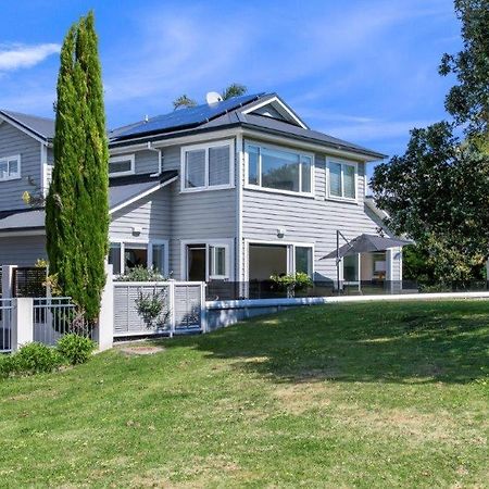 Stunning Tranquil Home With Green Space Views マウント・マウンガヌイ エクステリア 写真