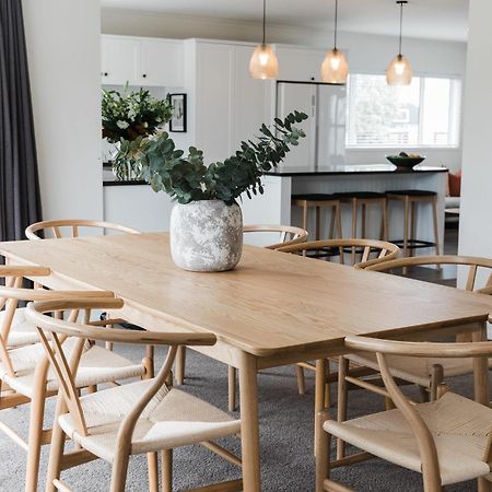 Stunning Tranquil Home With Green Space Views マウント・マウンガヌイ エクステリア 写真
