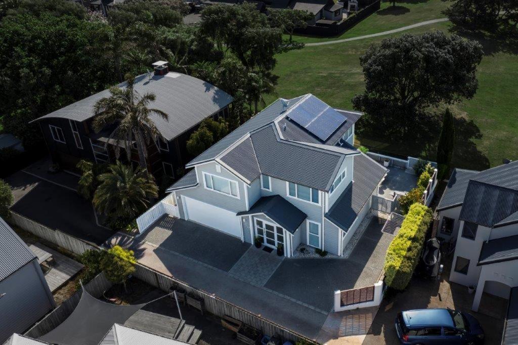 Stunning Tranquil Home With Green Space Views マウント・マウンガヌイ エクステリア 写真