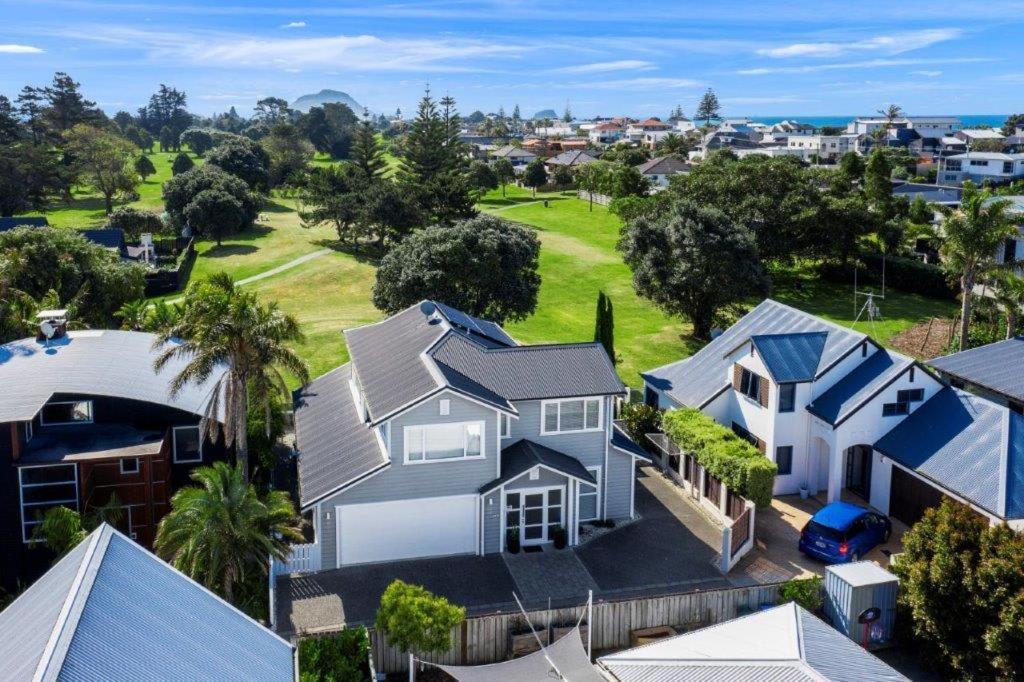 Stunning Tranquil Home With Green Space Views マウント・マウンガヌイ エクステリア 写真