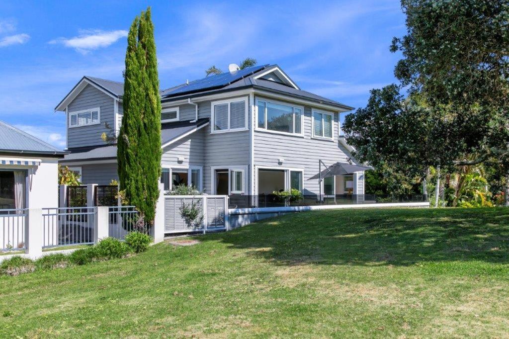 Stunning Tranquil Home With Green Space Views マウント・マウンガヌイ エクステリア 写真